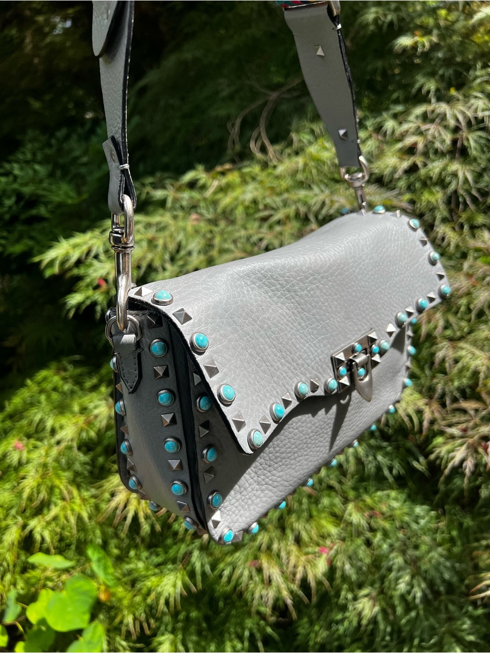 VALENTINO GARAVANI GUITAR ROCKSTUD ROLLING TURQUOISE STUDDED GRAY CROSSBODY BAG - Picture 3 of 17